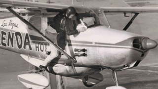 Illustration for article titled 64 días sin aterrizar: la insólita historia del vuelo más largo del mundo en avión